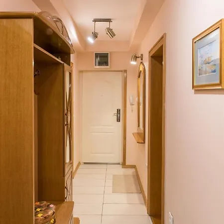 Apartment 6 & Free Parking